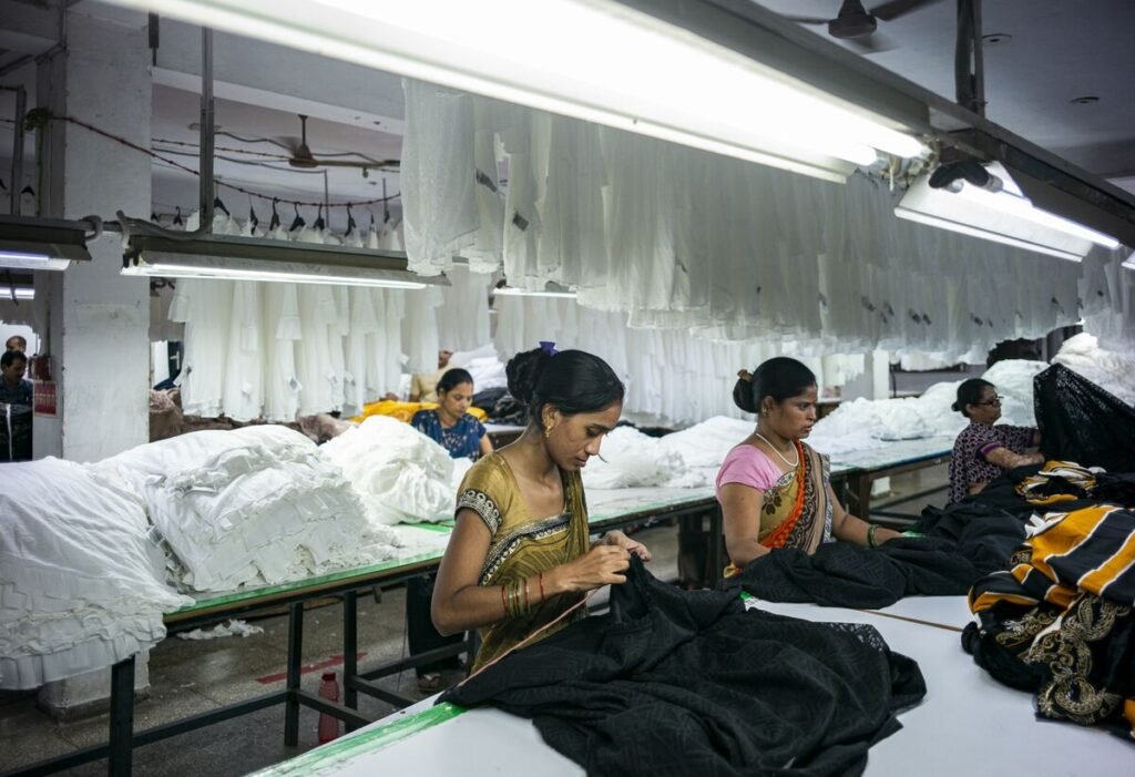 IMF Sees Tariff Overhang on India’s Growth While Delhi Eyes Deal