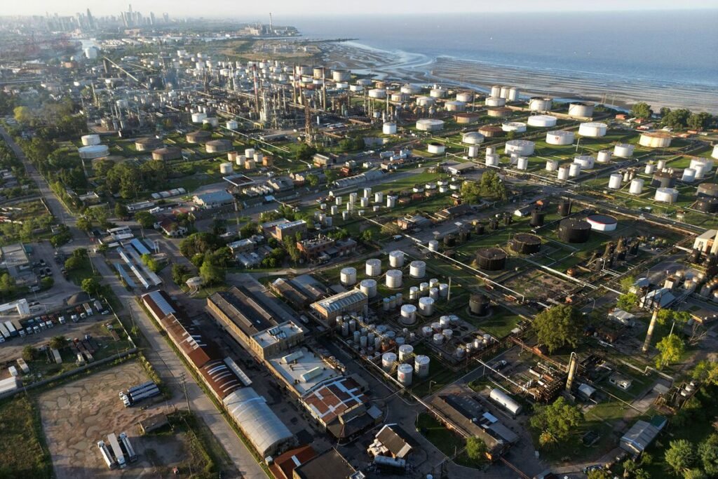 Mercuria, Vitol Are Among Bidders for Raizen Argentina Refinery Mercuria, Vitol Are Among Bidders for Raizen Argentina Refinery