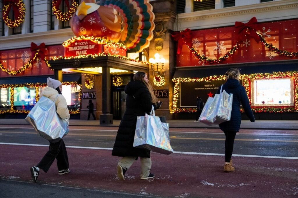 Teen Retailers Draw More Black Friday Shoppers Than Mall Stalwarts