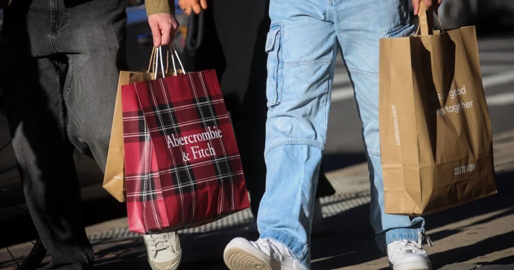 Tips to stretch your dollar this holiday season Tips to stretch your dollar this holiday season