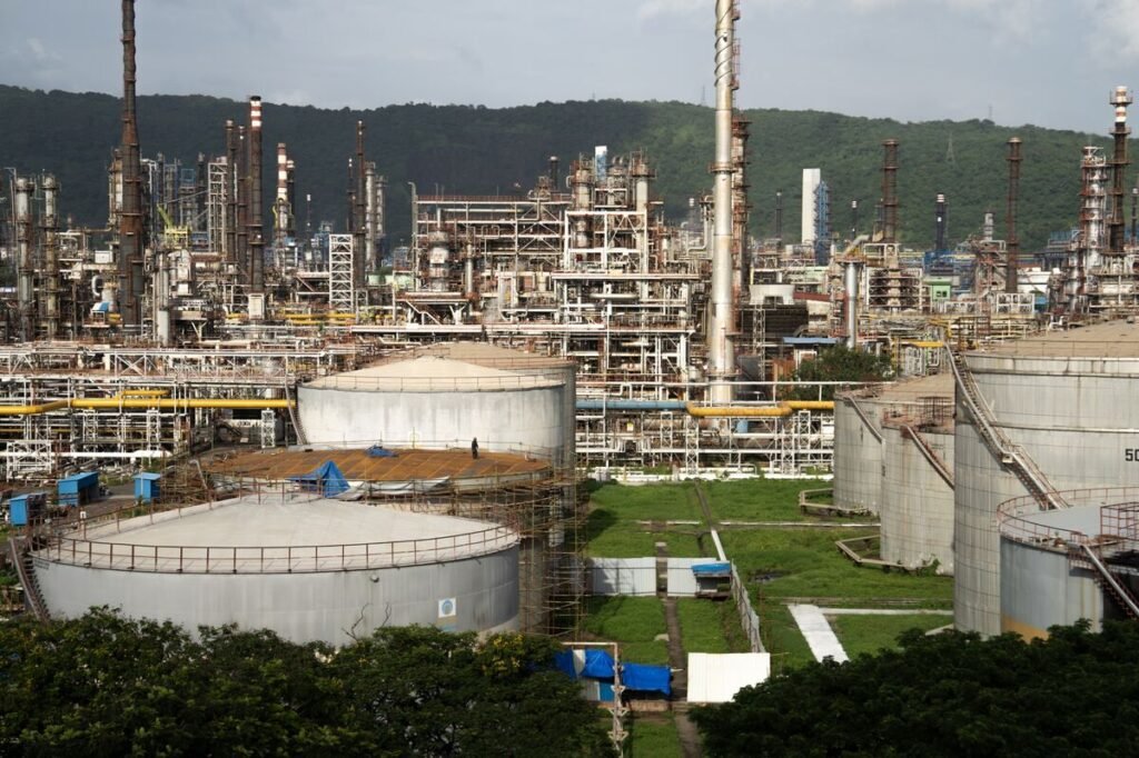 India Picks Up Non-Sanctioned Russian Oil as Discounts Widen