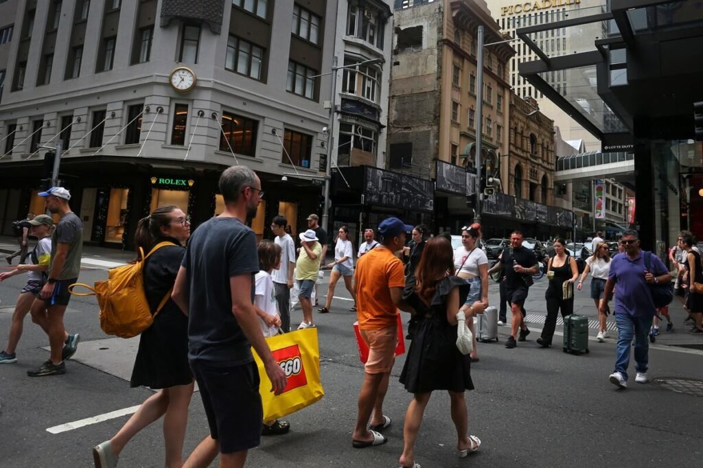 Australia’s GDP Set to Hit Three-Year High as Rate Hikes Debated