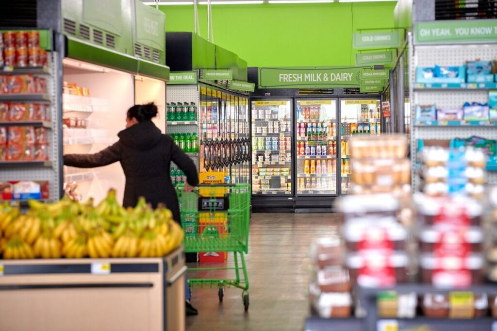 Dollar General Boosts Outlook as Pressured Consumers Seek Value