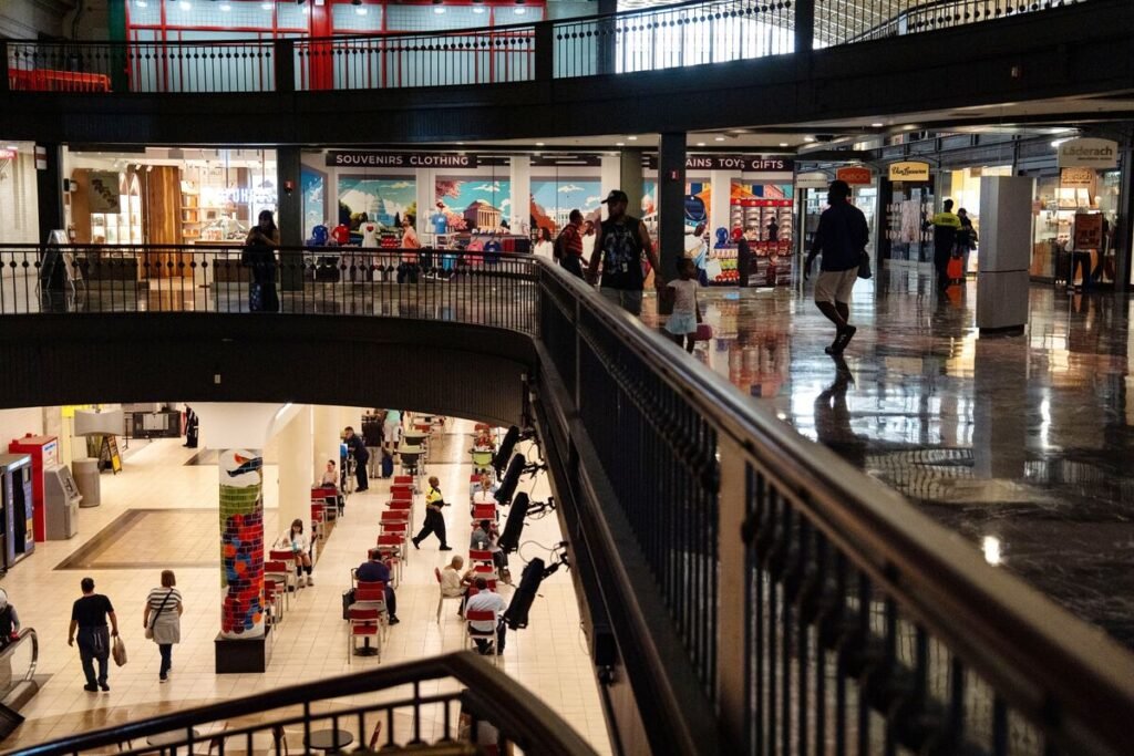 US Consumer Spending Stalled in September, Inflation in Line