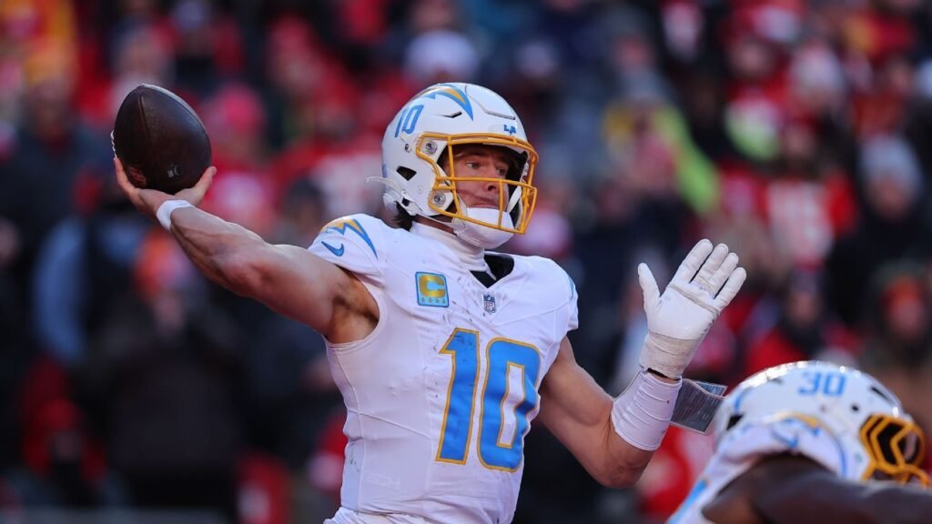 How to bet Texans-Chargers and Ravens-Packers, plus DFS picks