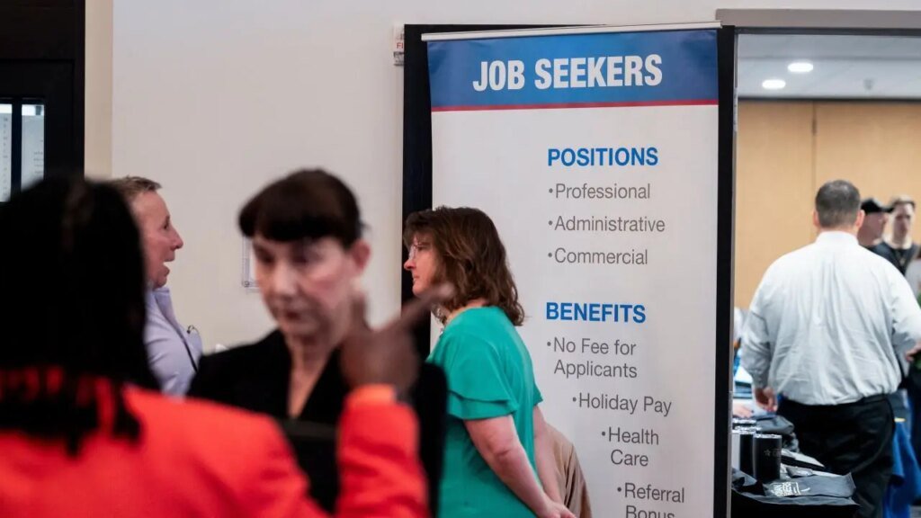 Private sector unexpectedly lost 32,000 jobs in November, ADP says