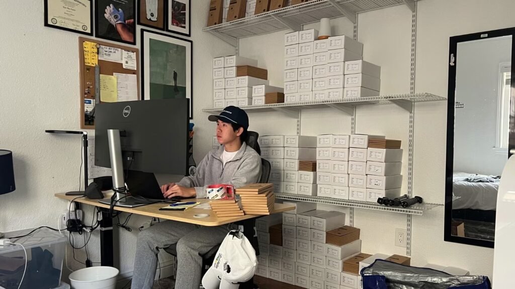 He runs a golf glove company out of his bedroom — and it's helping junior golfers