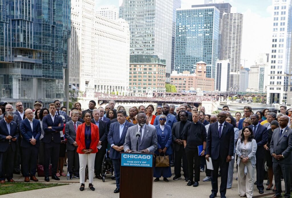 Chicago Mayor Is Losing Grip on City as Rivals Build War Chest