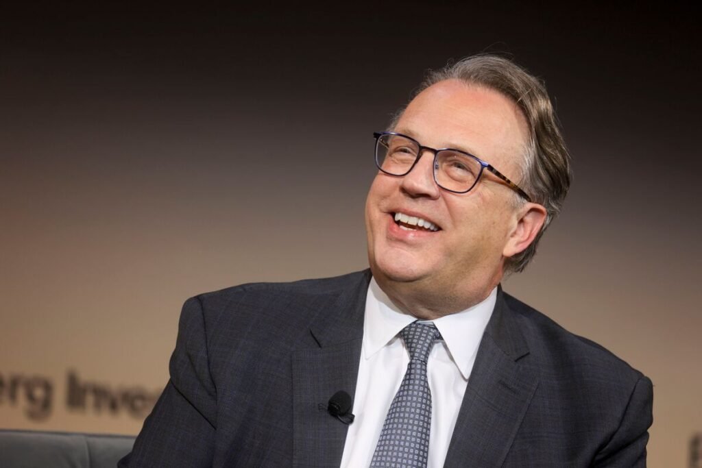 Fed’s Williams Sees Current Rates Stabilizing Jobs, Inflation