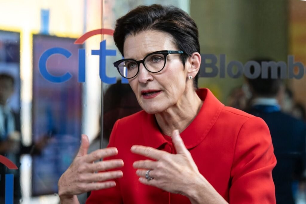 Citi to Cut About 1,000 Jobs This Week as Fraser Trims Costs Citi to Cut About 1,000 Jobs This Week as Fraser Trims Costs