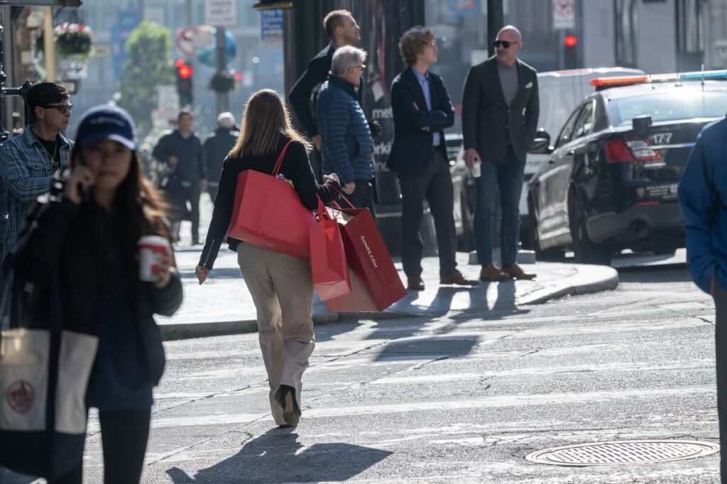 Fed’s Beige Book Shows Economy Picking Up, Employment Unchanged