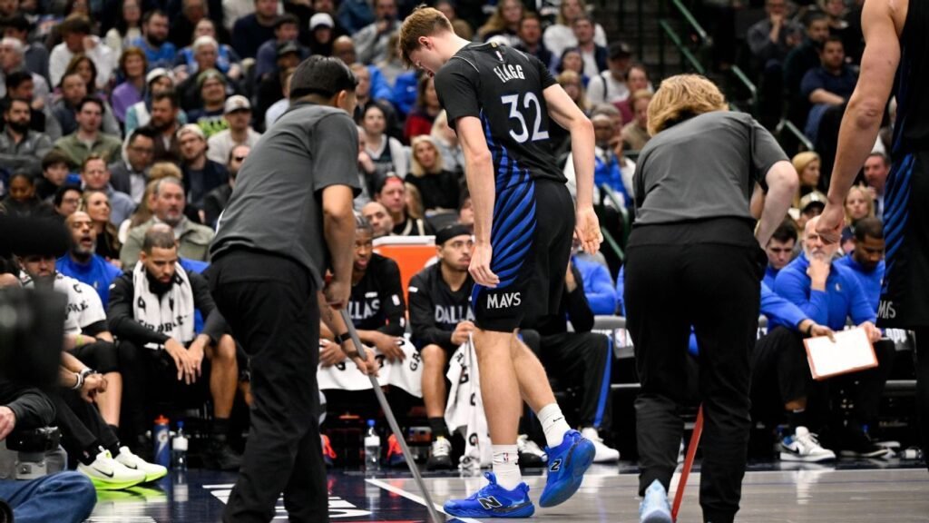 Mavs' Flagg leaves vs. Nuggets with ankle sprain