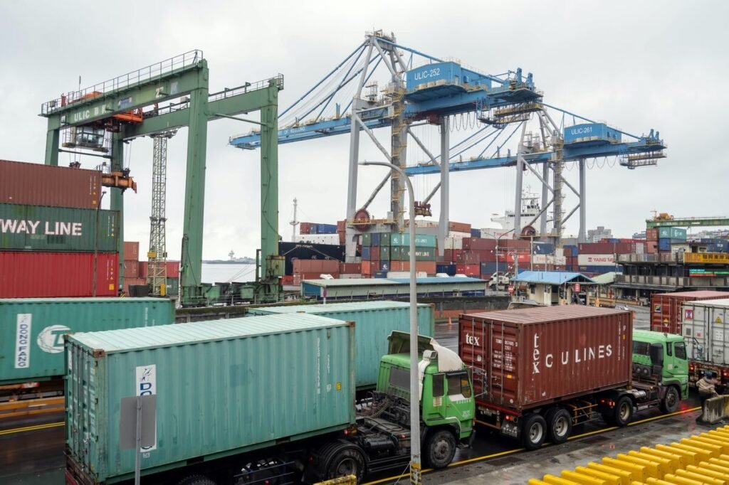 US, Taiwan Clinch Deal to Cut Tariffs, Boost Chip Investment