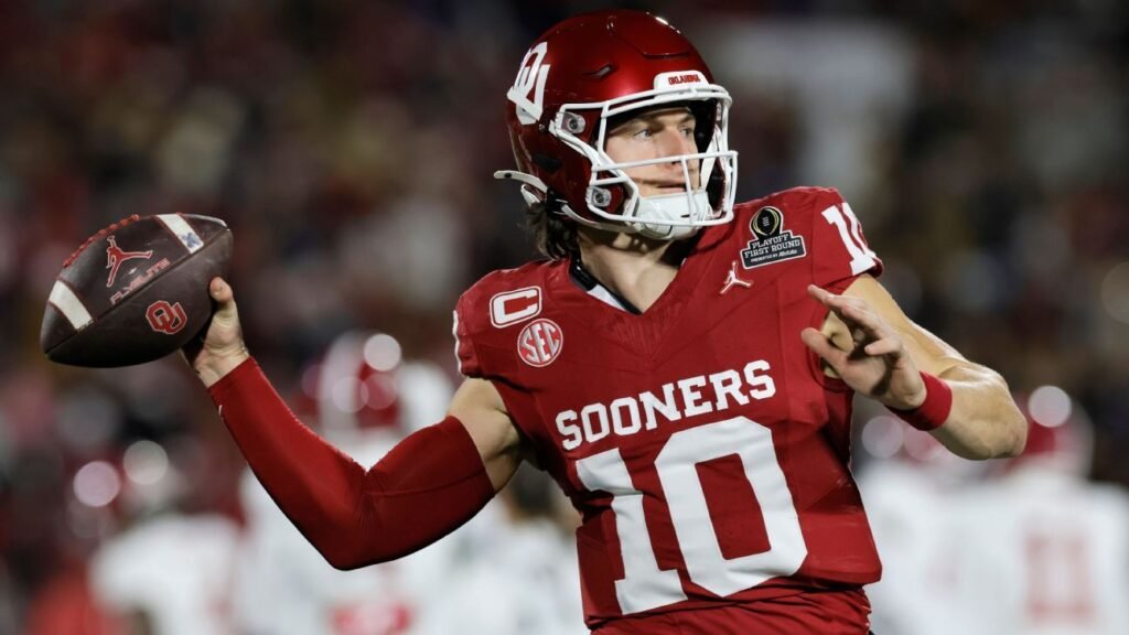 Oklahoma QB Mateer, LB Lewis to return in '26