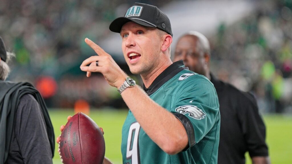 Nick Foles' message to Broncos fans: Pats 'struggle against backup QBs'