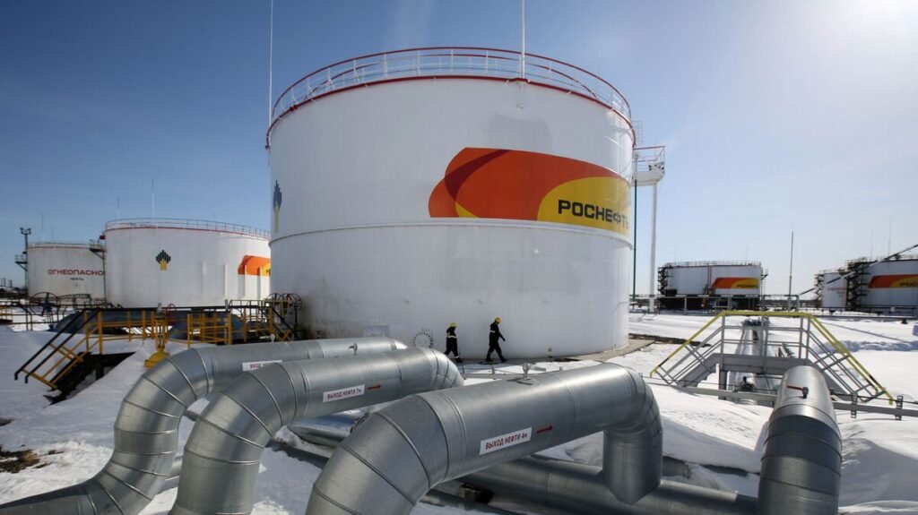 Russia Slashes Spending at End of 2025 to Meet Budget Gap Target