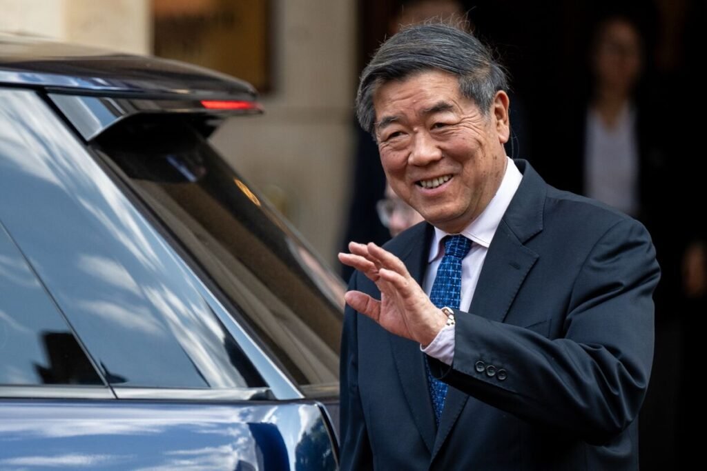 China’s Top Trade Negotiator Slated to Meet Global CEOs in Davos