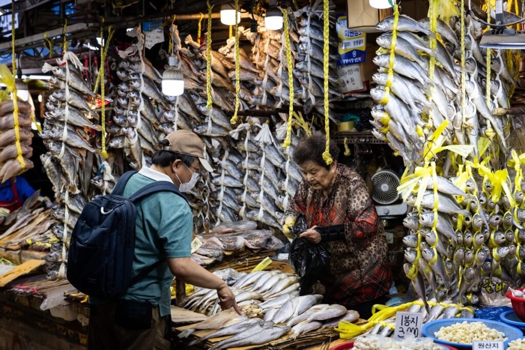 S. Korean Economy Unexpectedly Shrinks on Broad Demand Pullback