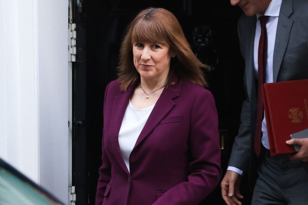 UK Deficit Falls More Than Expected as Tax Revenues Jump