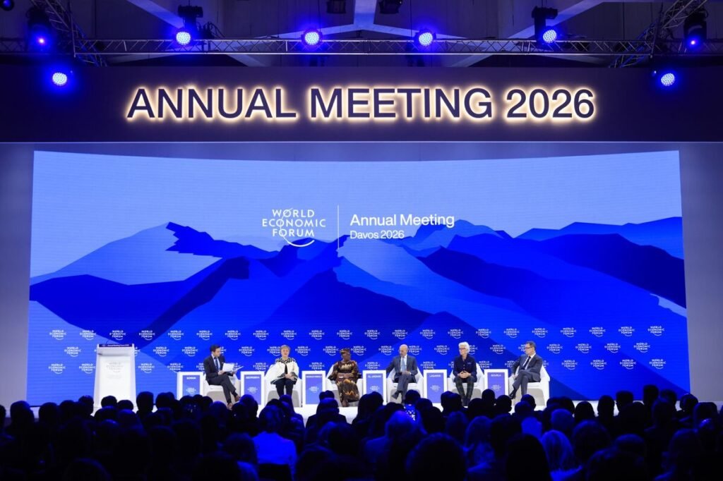 Lagarde Isn’t on ‘the Same Page’ as Carney Over Ruptured World