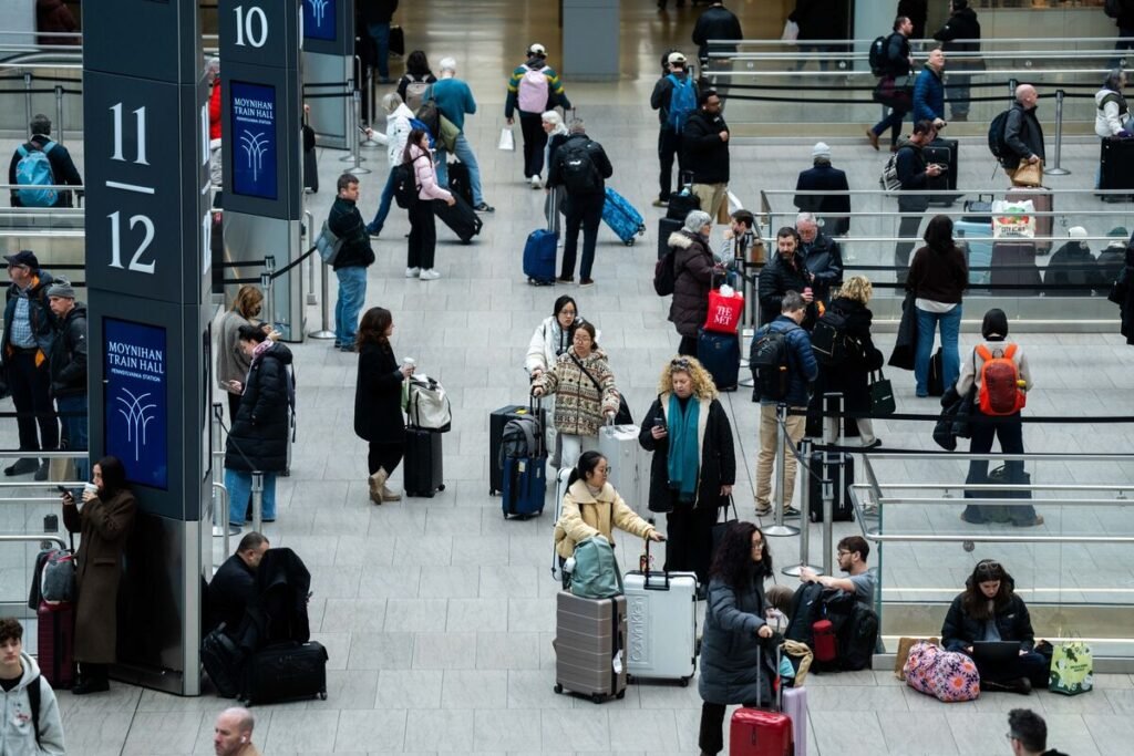 US Airlines Scrap Thousands of Flights Ahead of Winter Storm