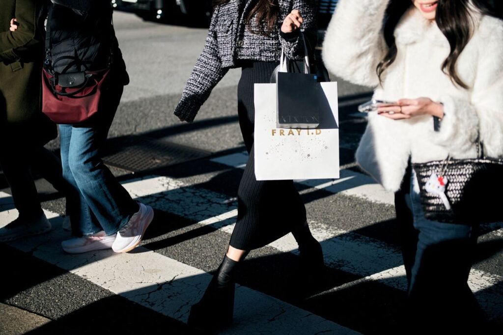 BOJ’s Ueda Avoids Clear Early Rate Hike Signal as Yen Gyrates