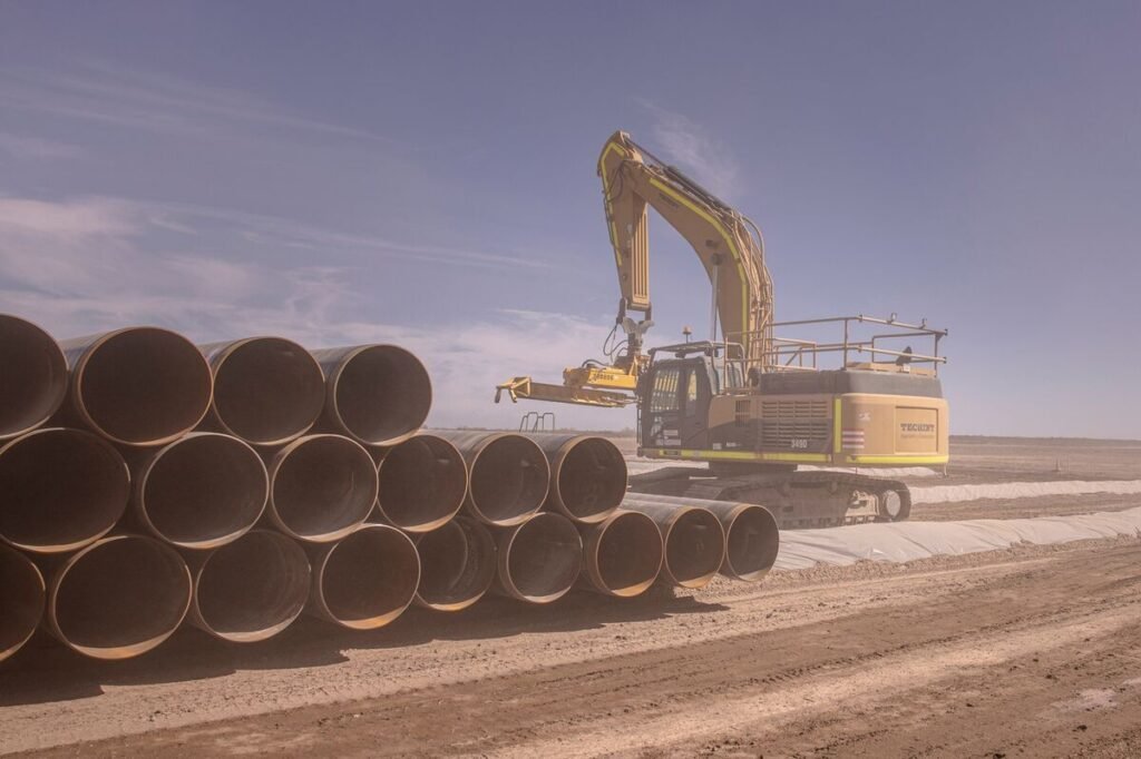 Milei Spurns Argentine Billionaire as Indian Firm Wins Pipeline Bid