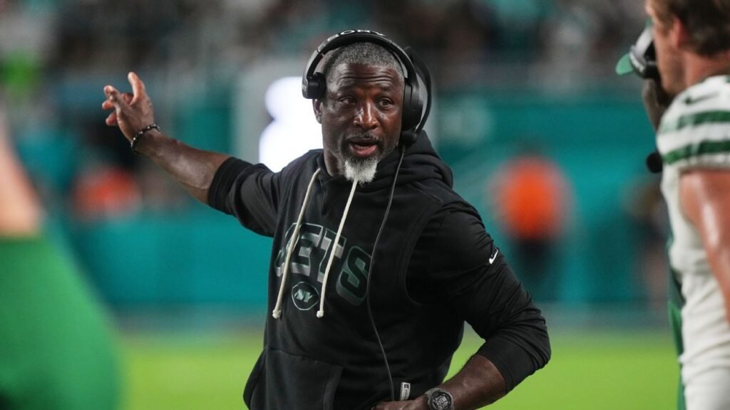 Source: Jets hire DC but Glenn likely to call play...