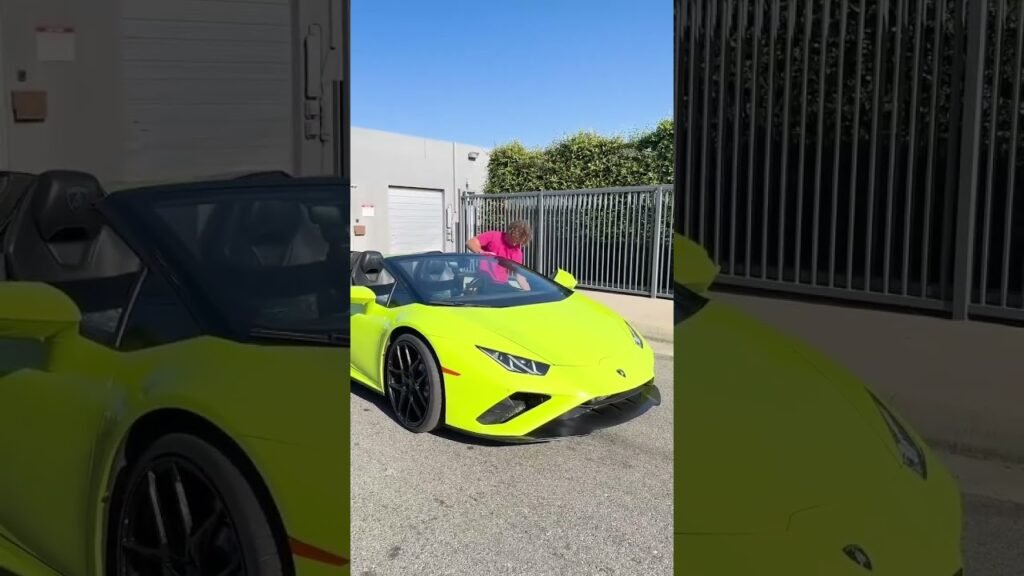 Introducing the "VitaWear SmartBand," a next-generation wearable gadget💥#shortsfeed #trending