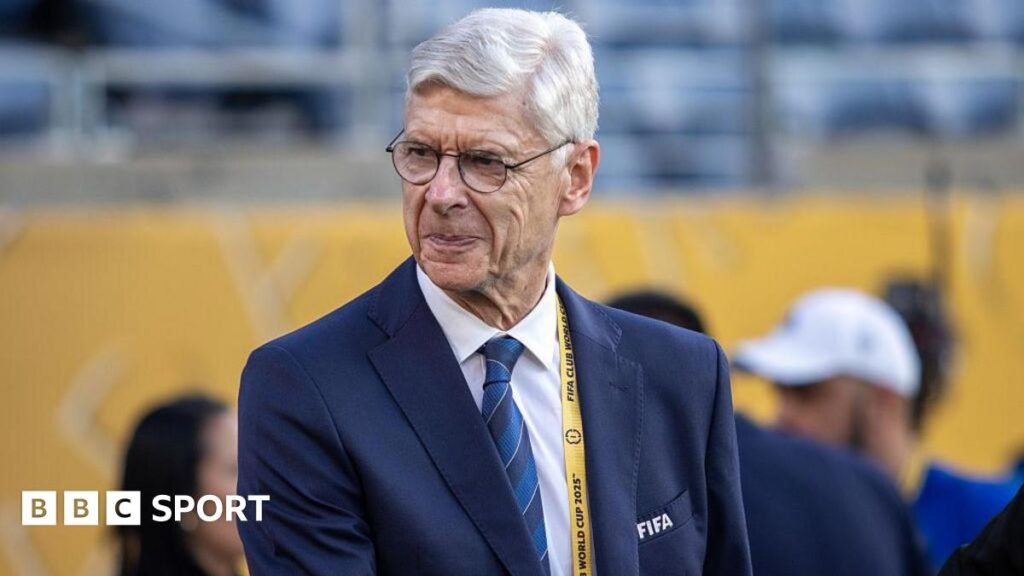 Arsene Wegner looks towards the crowd before the FIFA Club World Cup 2025 match between Los Angeles Football Club and CR Flamengo