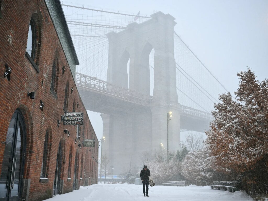 Storm causes widespread US power outages, thousands of flights cancelled