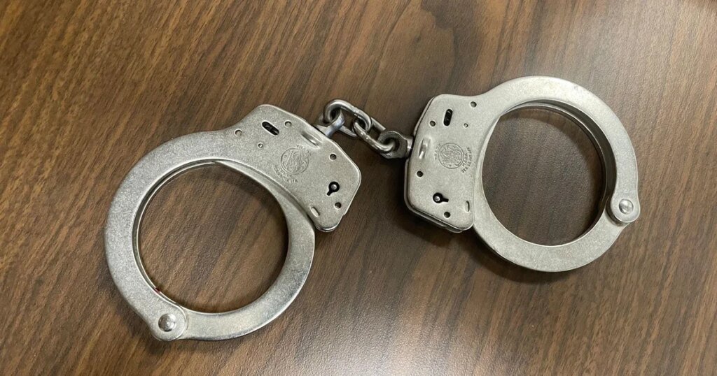 Police-style handcuffs on murder victim made police fear killer was among them