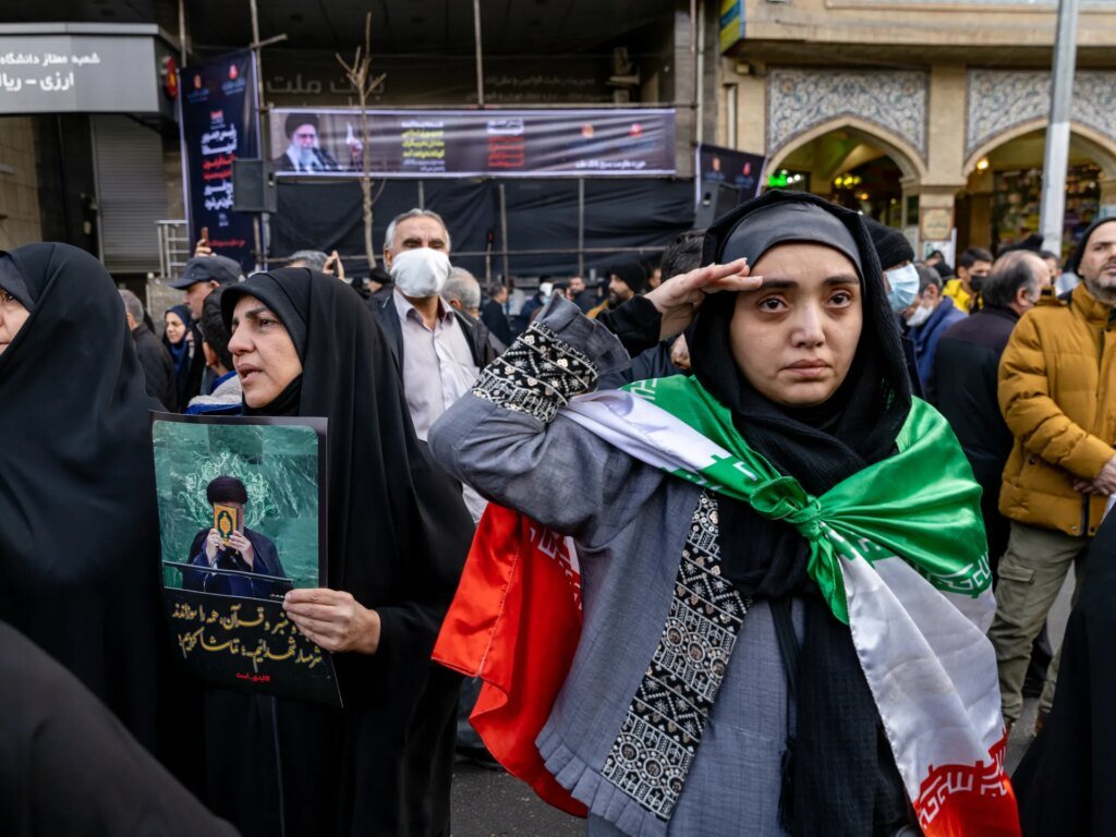 Iran restores SMS as phased rollback of internet blackout begins