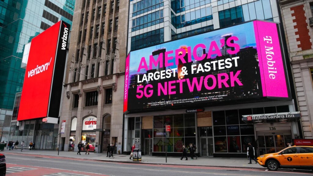 T-Mobile takes jab at Verizon outage in service update