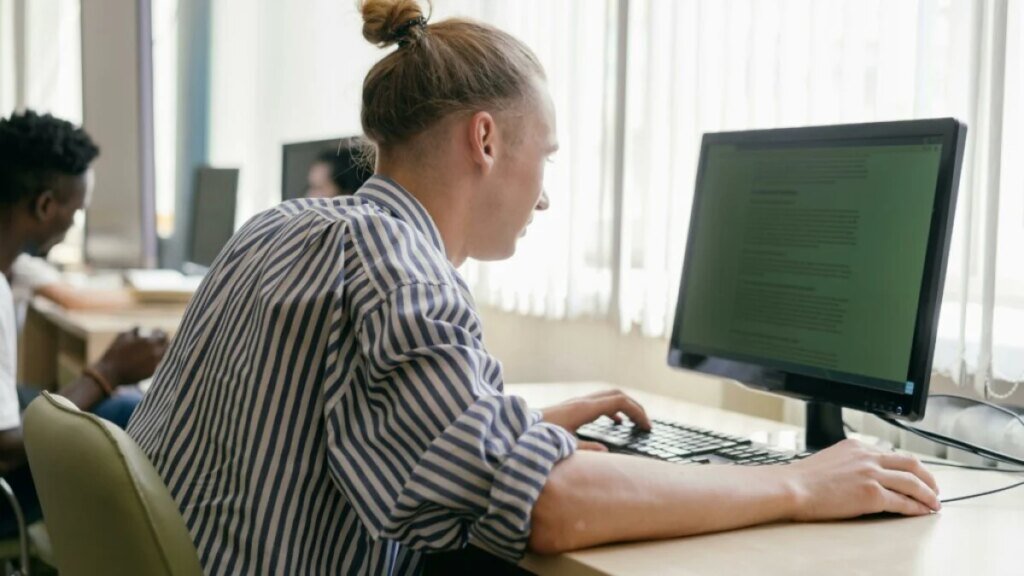 Work smarter with side-by-side results from today’s top AI models thanks to this tool