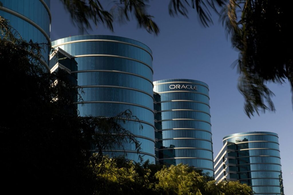 Oracle to Raise Up to $50B in 2026 as Musk's In Talks to Combine SpaceX, xAI