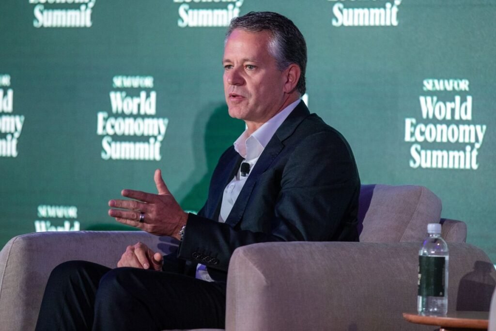 Walmart’s New CEO Asks Workers to Air Pain Points in First Memo