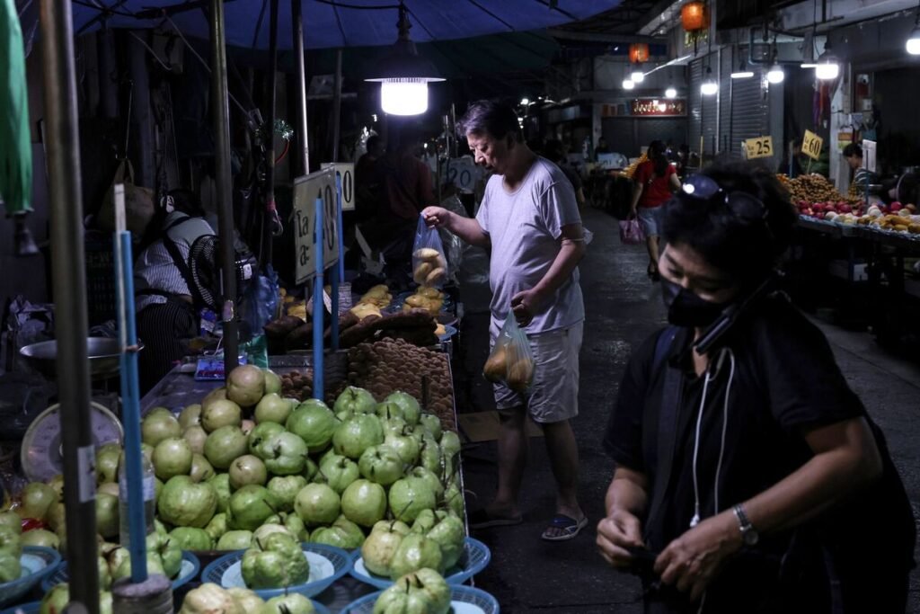 Thailand Inflation Stays Negative for 10th Straight Month
