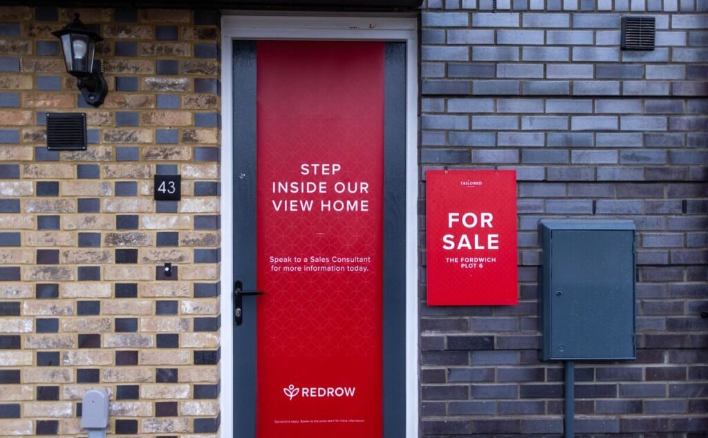 UK House Prices Bounce Back to Hit Record High, Halifax Says