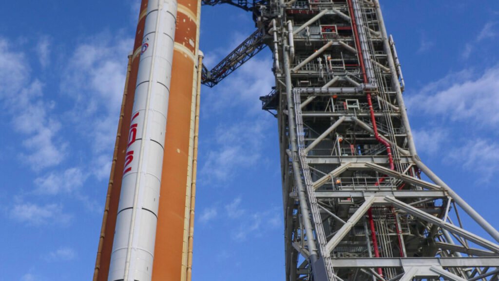 US House takes first step toward creating "commercial" deep space program