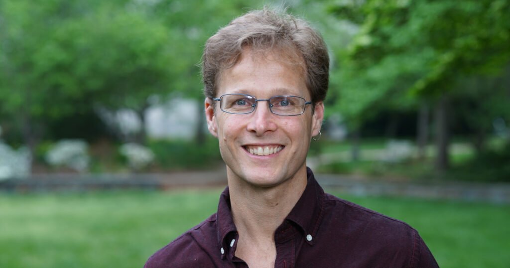 Toxic agents can target mitochondria, influence disease, expert says